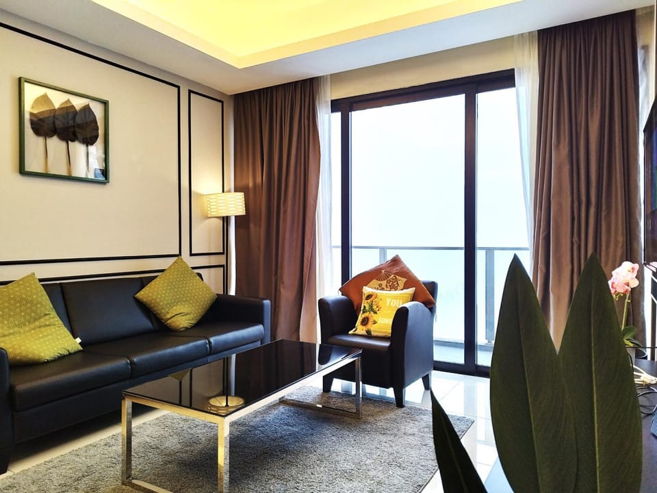 Balcony/Terrace, Living room, Seating area, Mountain view