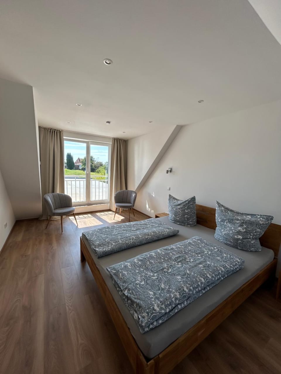 Bed, Photo of the whole room, Bedroom