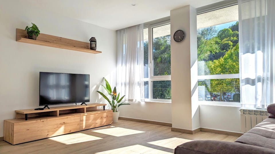 TV and multimedia, Living room, River view