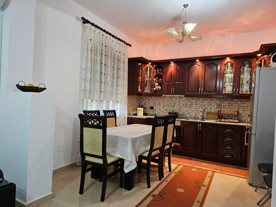 Kitchen or kitchenette, Seating area, Dining area, minibar