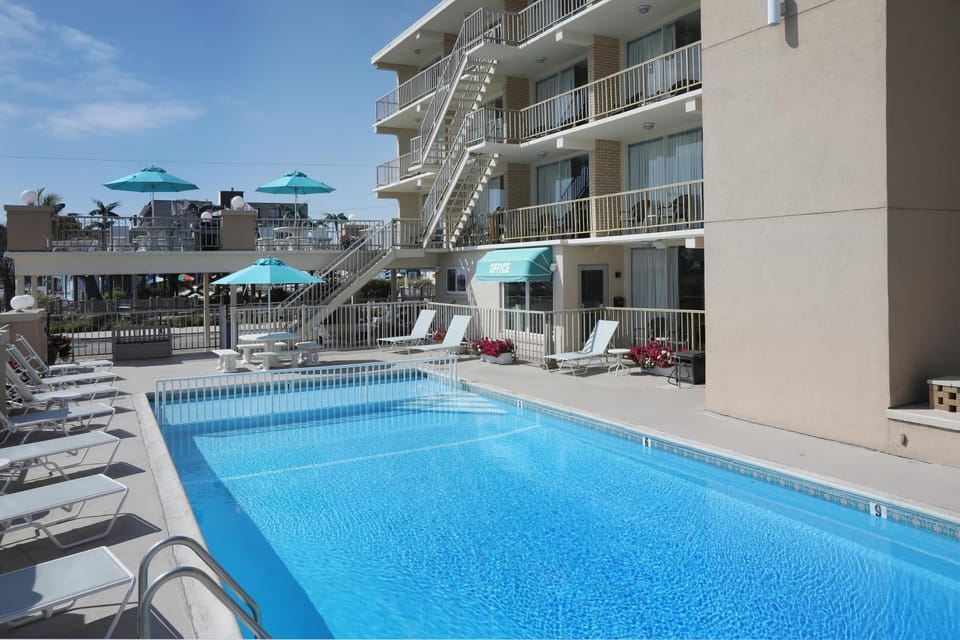 Swimming pool, Swimming pool