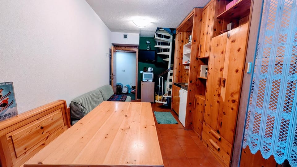 Kitchen or kitchenette, Living room, Seating area, Dining area, microwave, wardrobe