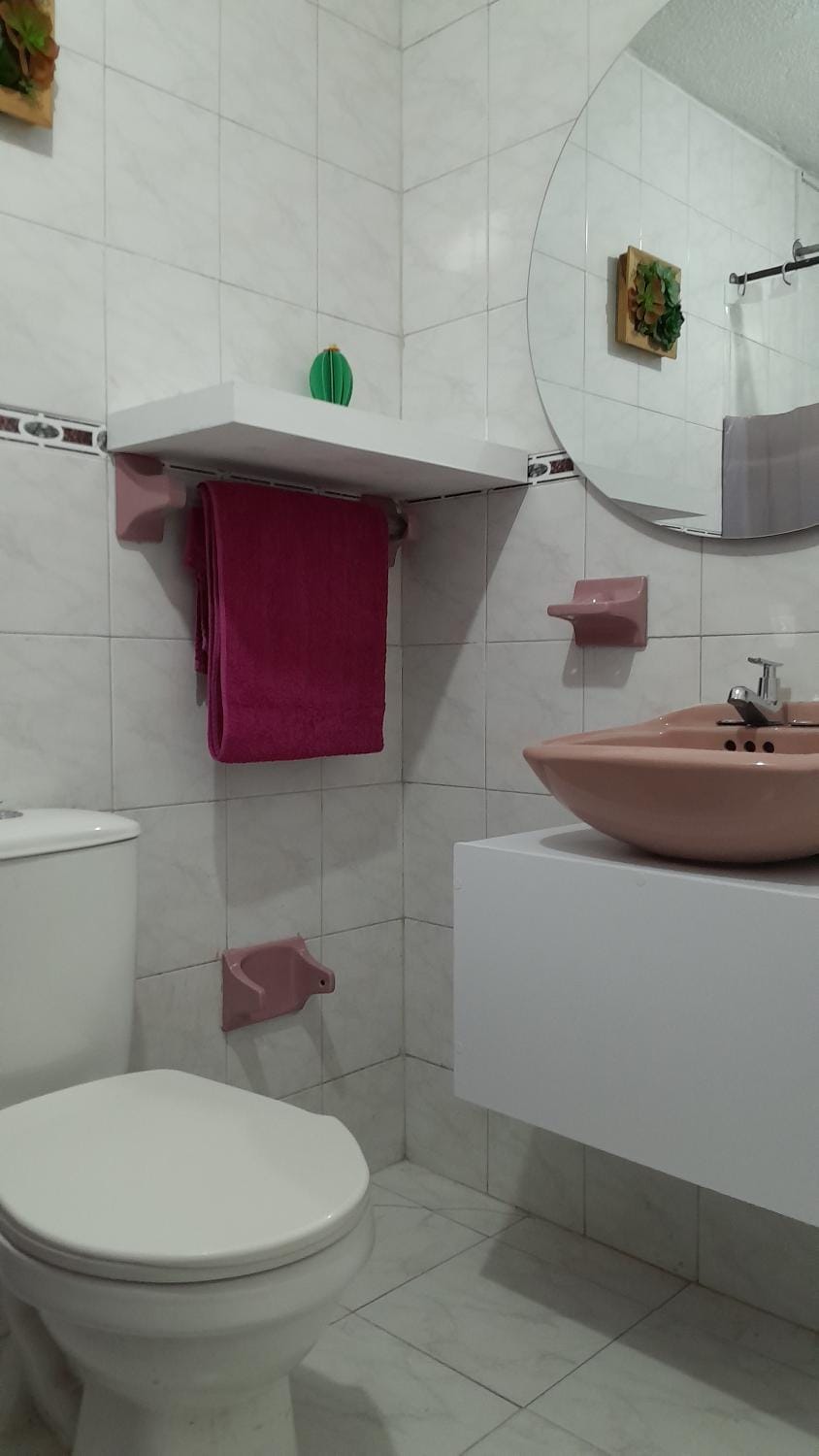 Habitación baño privado en zona de la Javeriana Vacation rental in Bogota