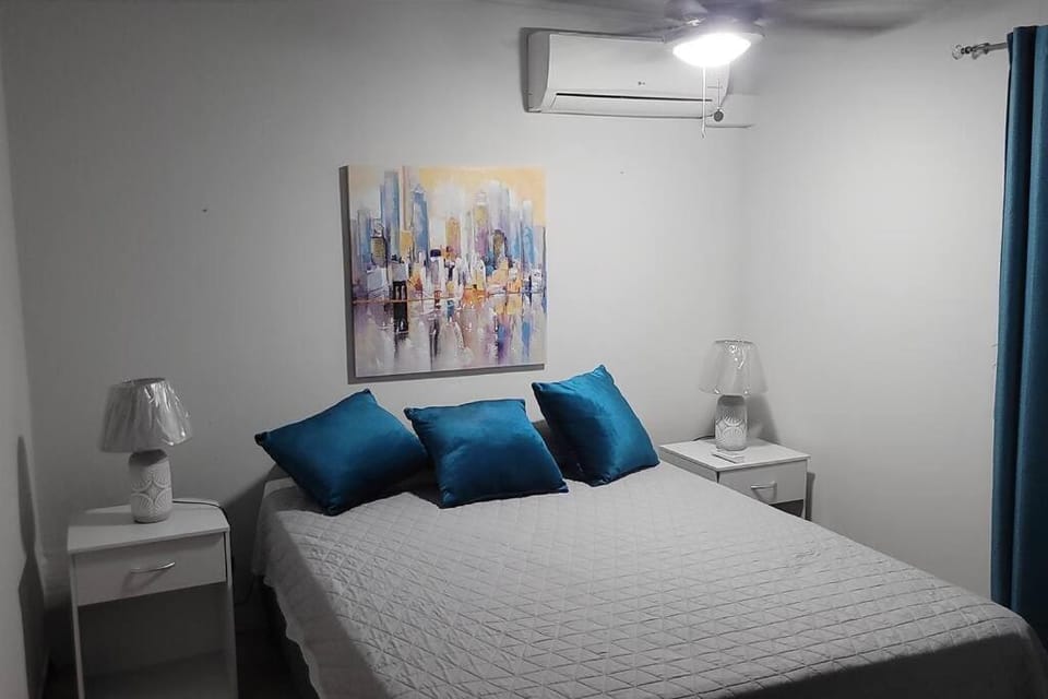 Bed, Photo of the whole room, Bedroom, air conditioner