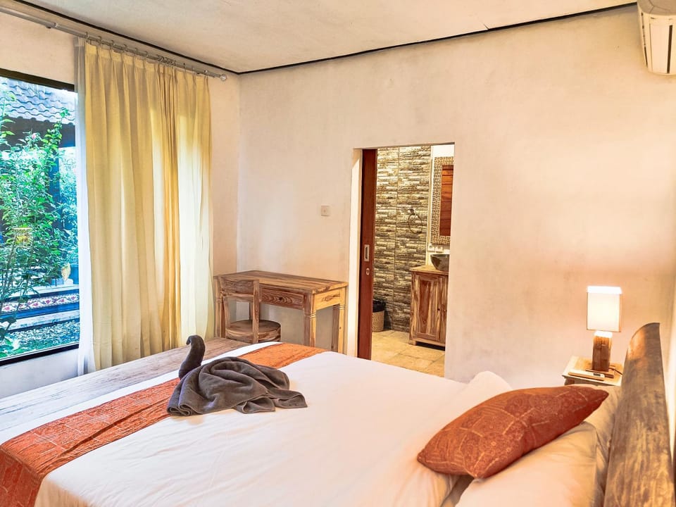 Photo of the whole room, Bedroom, furniture