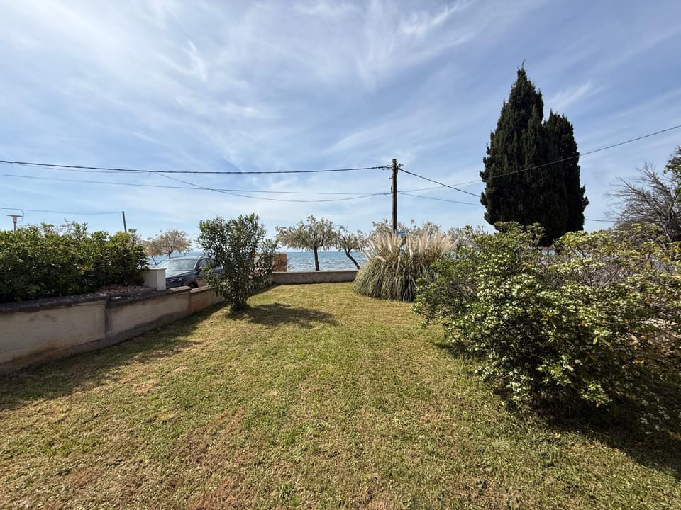 Villa Mateja, Beachfront House Apartment in Zadar County