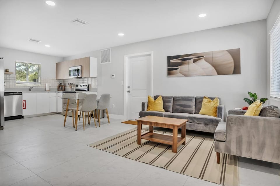 Kitchen or kitchenette, Living room, Seating area, Dining area, dishwasher, minibar, pet friendly, stove