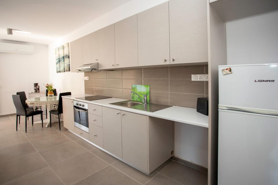 Kitchen or kitchenette, Dining area, pet friendly, stove