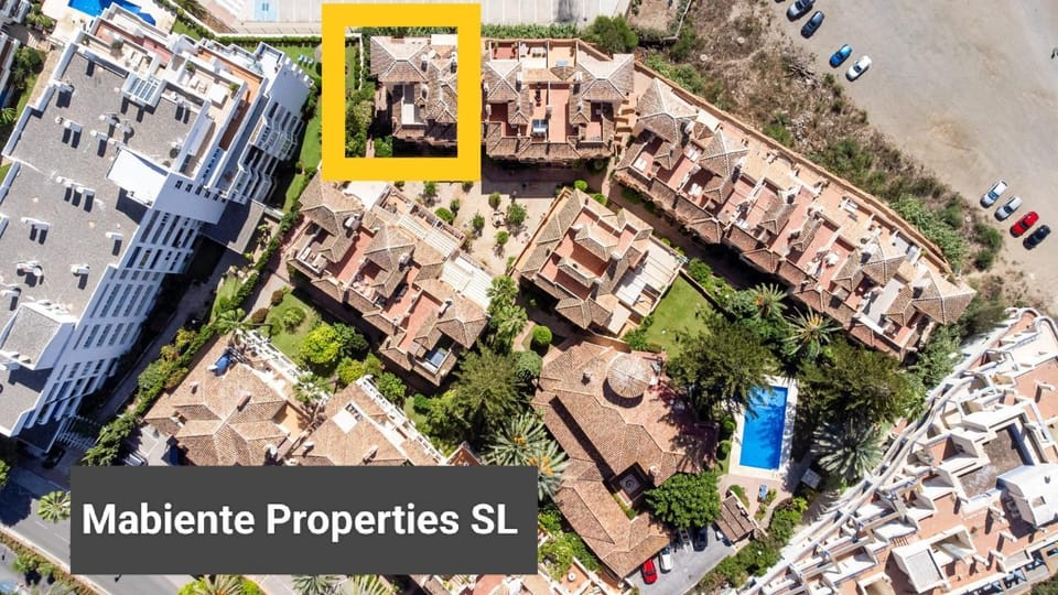 Property building, Sea view, Swimming pool