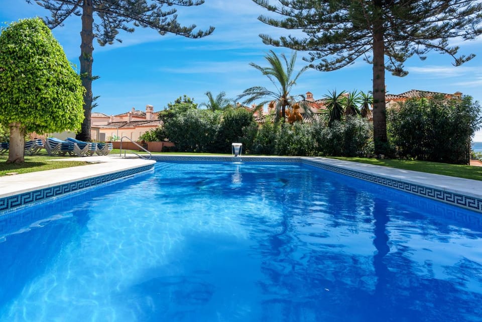 Property building, Day, Pool view, Swimming pool, sunbed