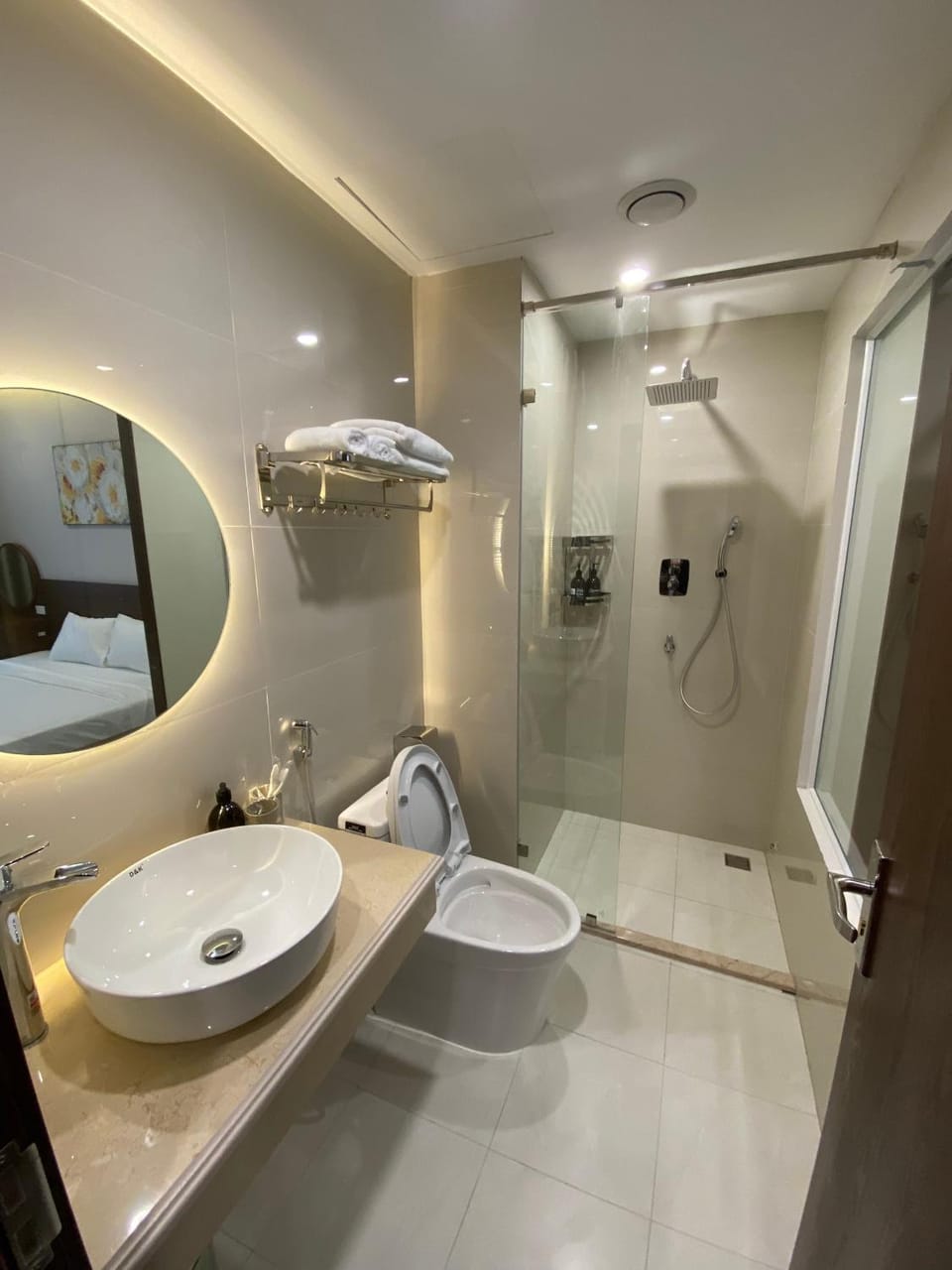 Shower, Toilet, Bathroom, bidet, towels