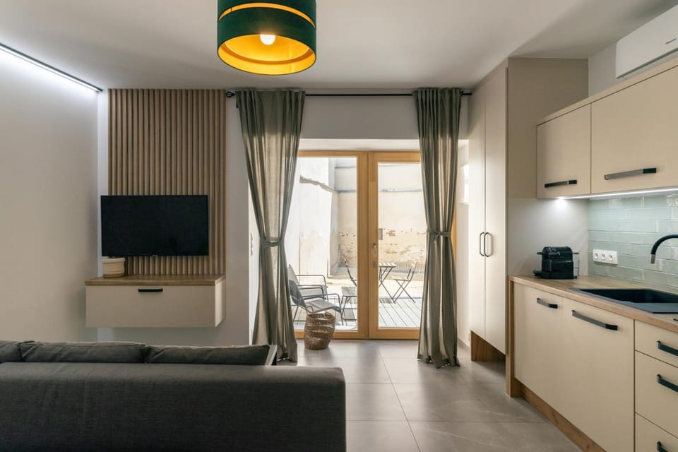 View (from property/room), Balcony/Terrace, Living room
