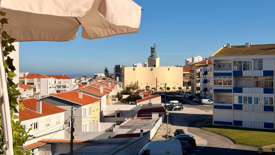 Neighbourhood, City view, Street view, Location, Parking
