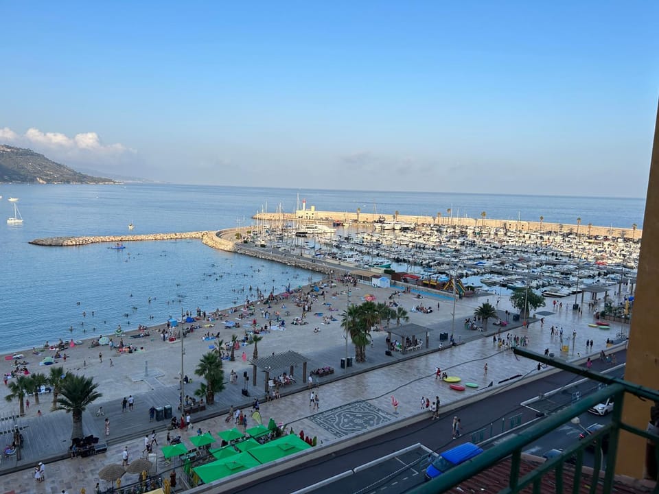 Neighbourhood, Natural landscape, Beach, Mountain view, Sea view, Location