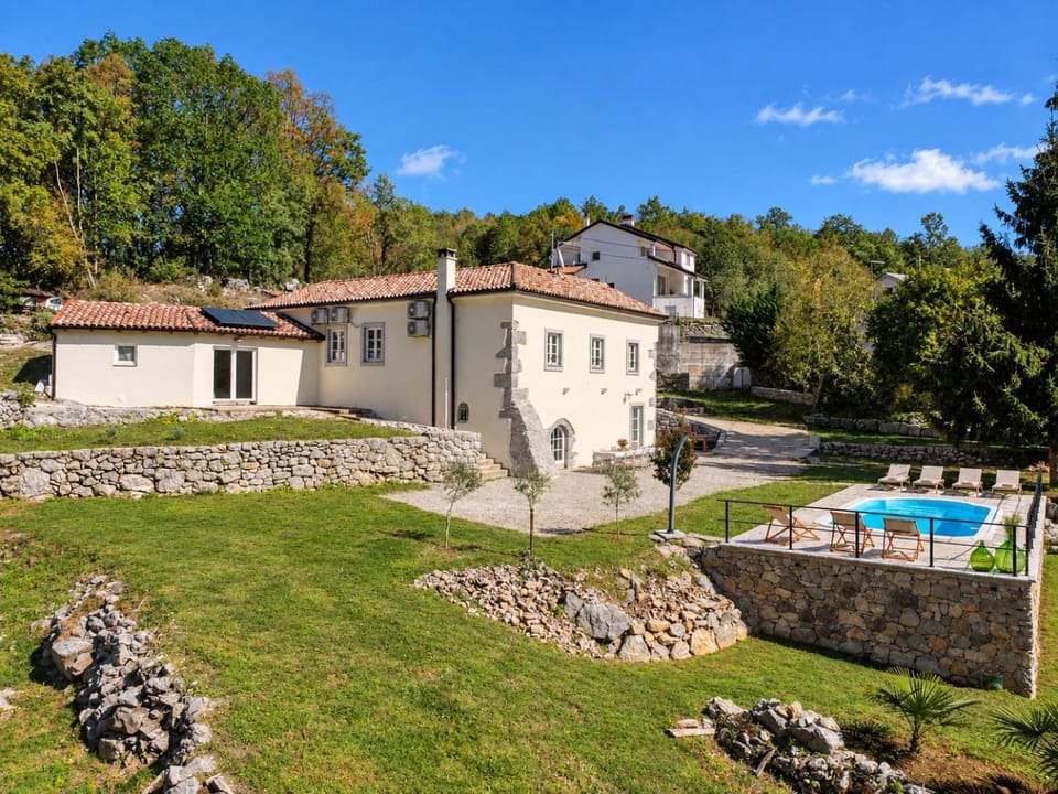 Property building, Garden, Swimming pool