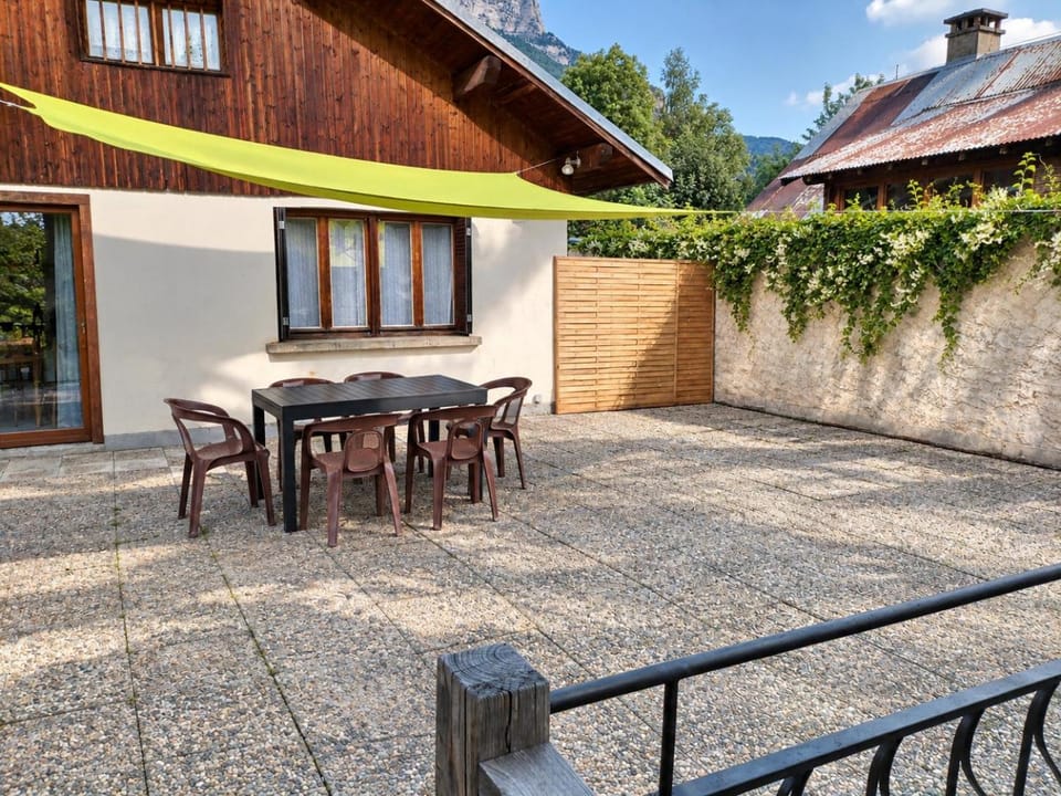 BBQ facilities, Balcony/Terrace, Mountain view