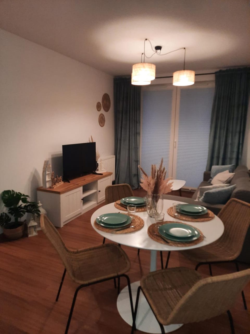 Seating area, Dining area