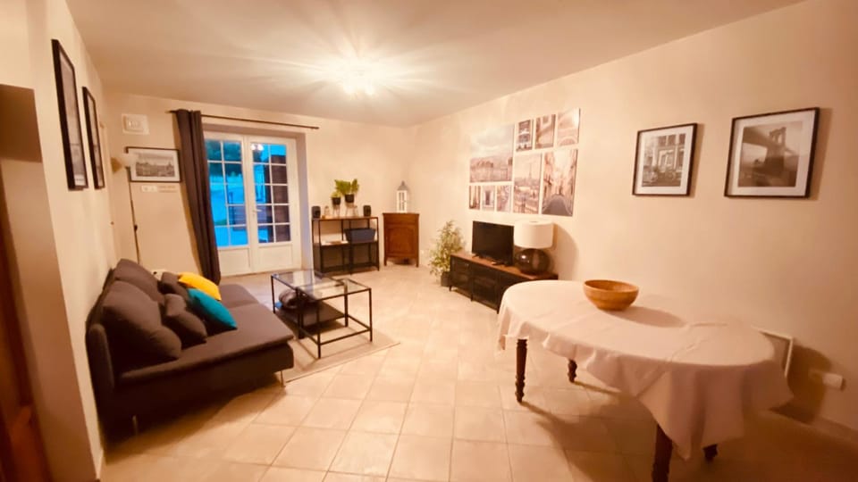 TV and multimedia, Living room, Garden view