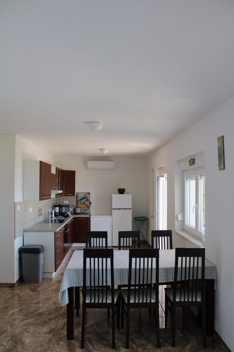 Kitchen or kitchenette, Dining area, minibar, pet friendly