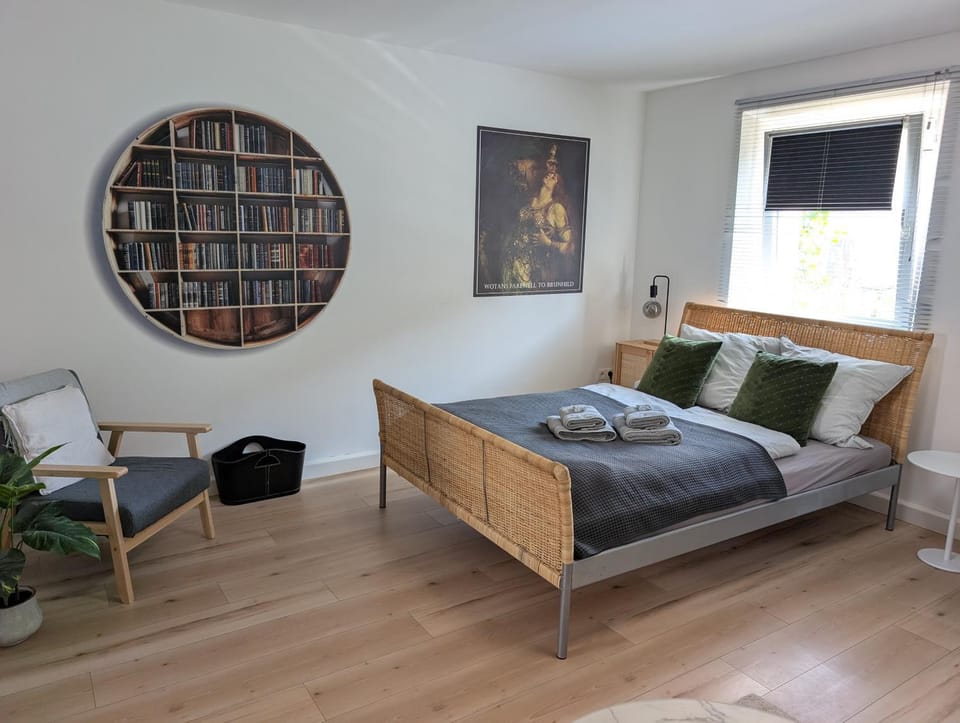 Bed, Photo of the whole room