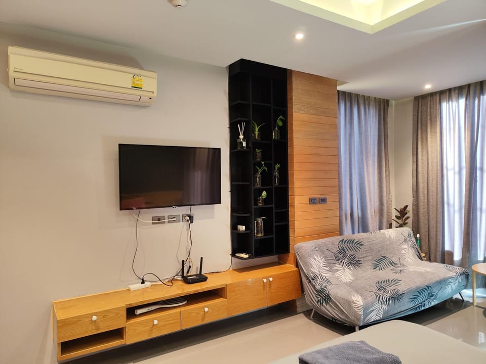 Communal lounge/ TV room, Living room, Seating area