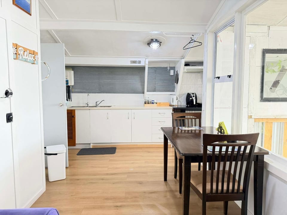 On the water boat House Apartment in Whangārei