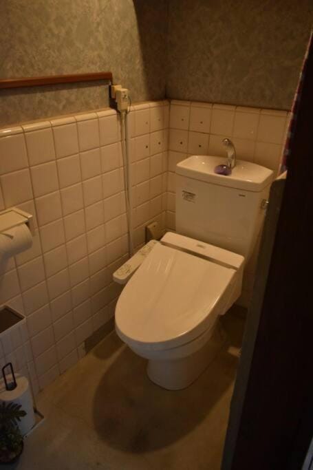 Toilet, bidet