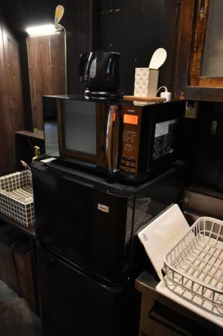 Kitchen or kitchenette, oven