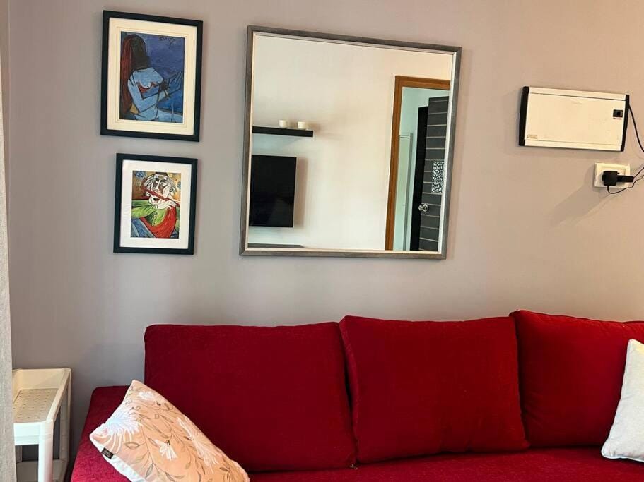 Pali Carters Building 102, 20th Road, Khar West by Connekt Homes Apartment in Mumbai
