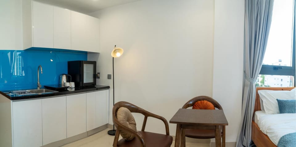 Kitchen or kitchenette, Seating area, Dining area, hair dresser