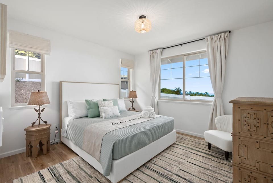 Bed, View (from property/room), Photo of the whole room, Seating area, Bedroom, towels