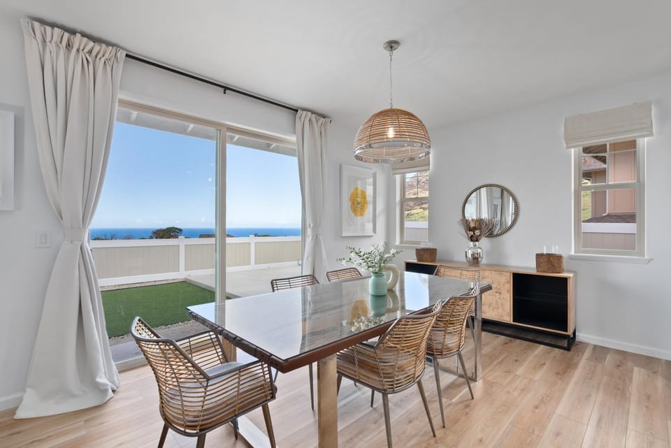 Living room, Seating area, Dining area, Sea view