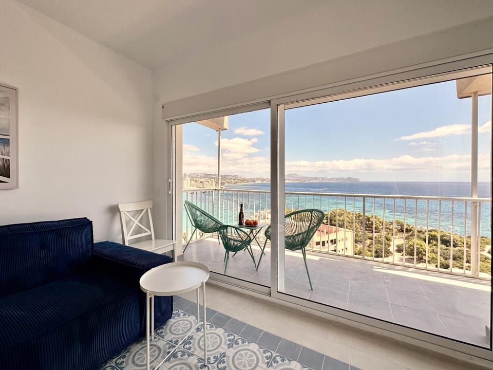 View (from property/room), Balcony/Terrace, Living room