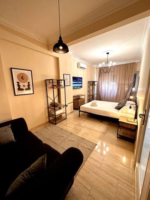 Bed, TV and multimedia, Photo of the whole room, Bedroom