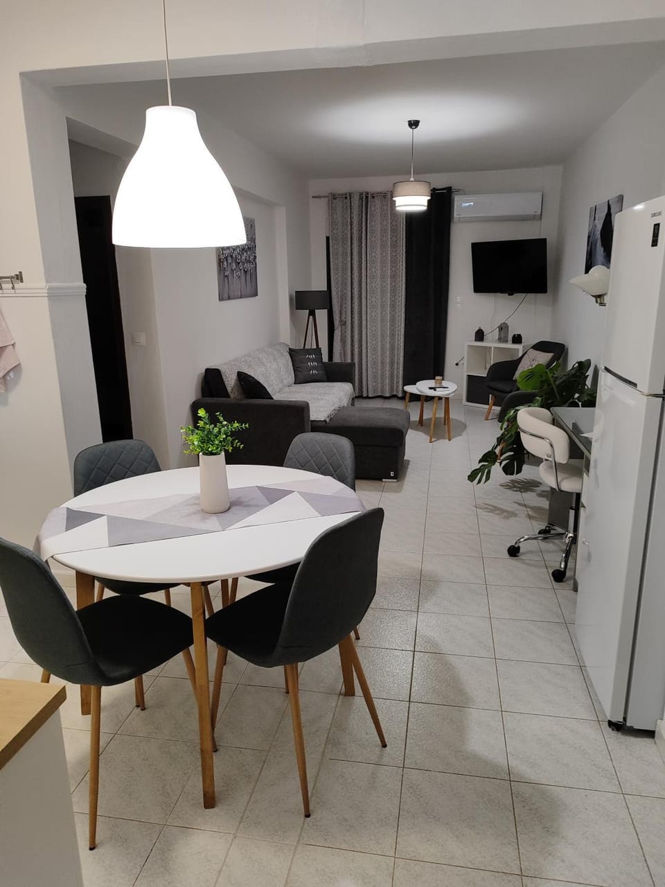 TV and multimedia, Kitchen or kitchenette, Living room