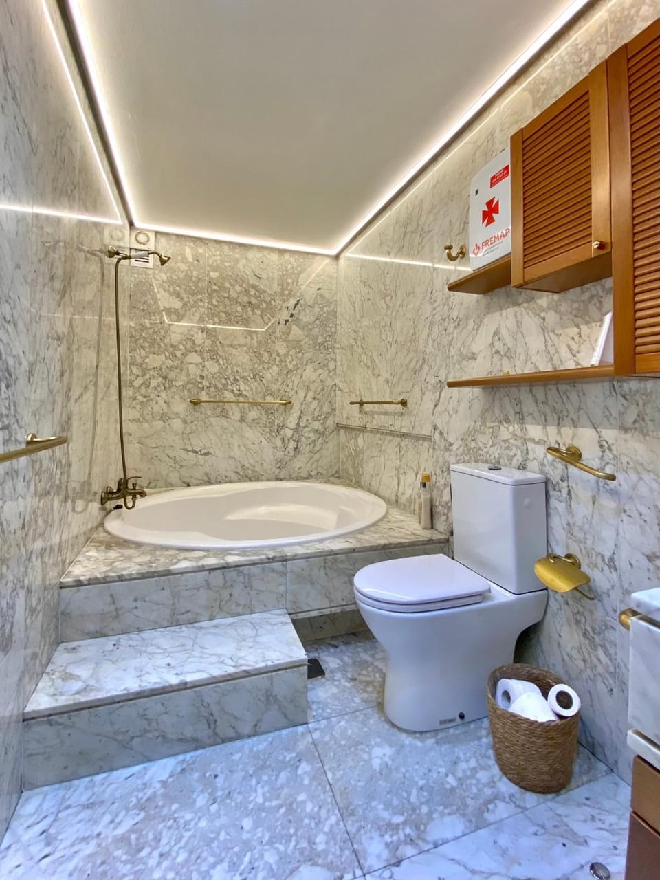 Bathroom, Bath, towels