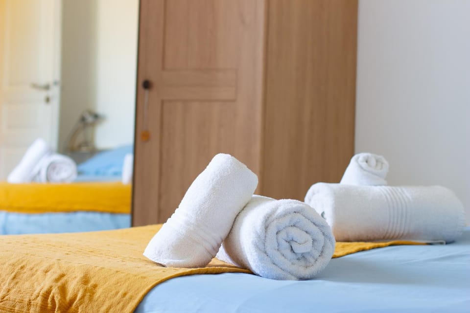 Bed, Bedroom, towels, wardrobe