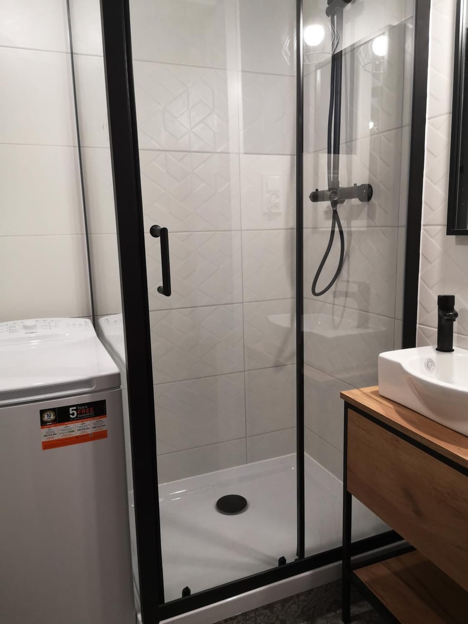 Shower, Bathroom, towels
