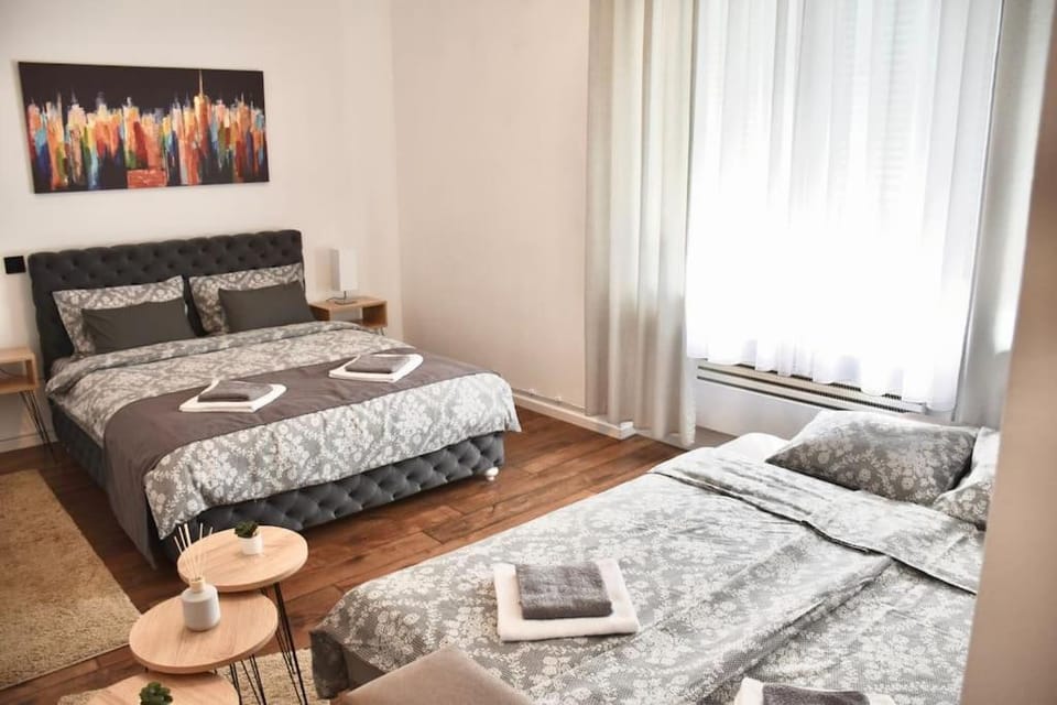 Bed, towels
