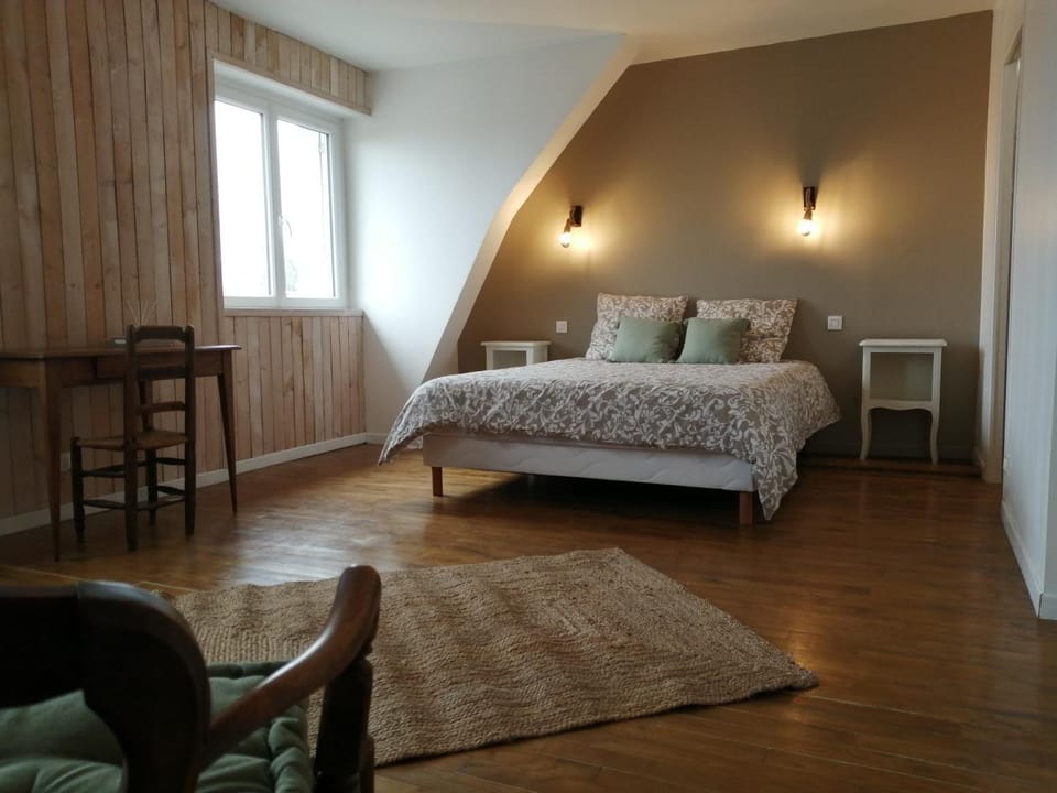 Bed, Seating area, Bedroom
