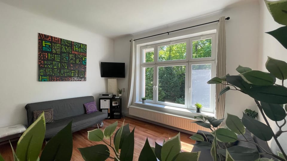 TV and multimedia, Living room, Garden view