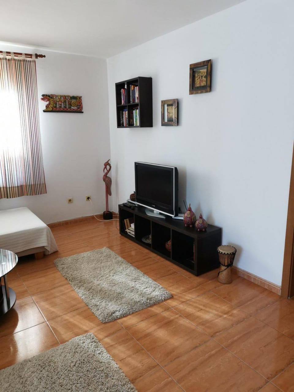 Communal lounge/ TV room, Bed, TV and multimedia, Living room, Photo of the whole room, Seating area, Evening entertainment, Bedroom