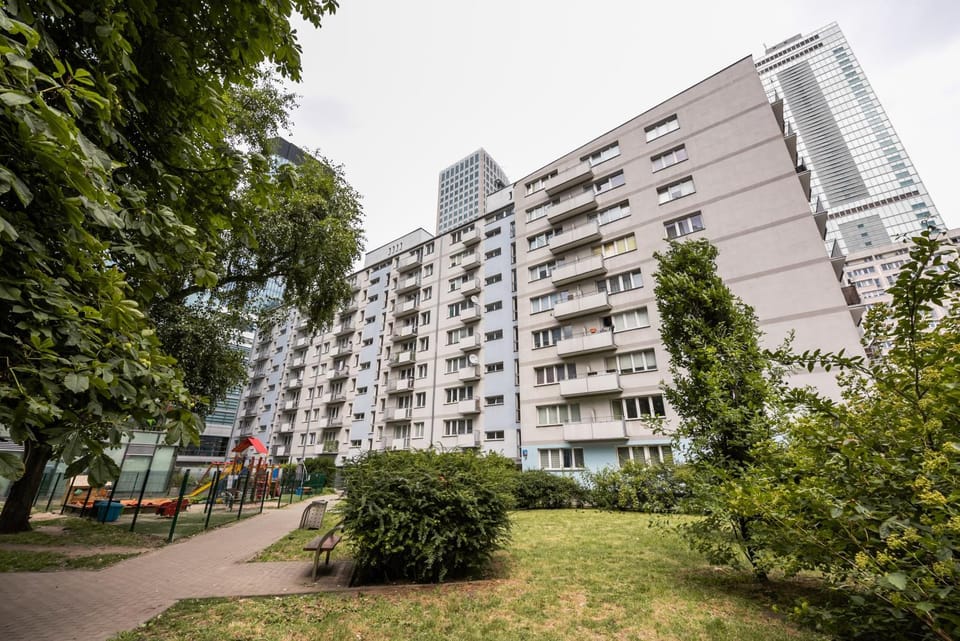Property building, Neighbourhood