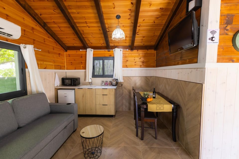 TV and multimedia, Kitchen or kitchenette, Seating area, Dining area