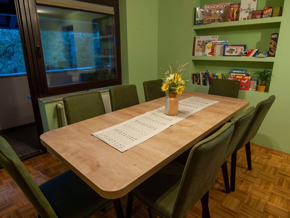 Dining area, Evening entertainment, Entertainment