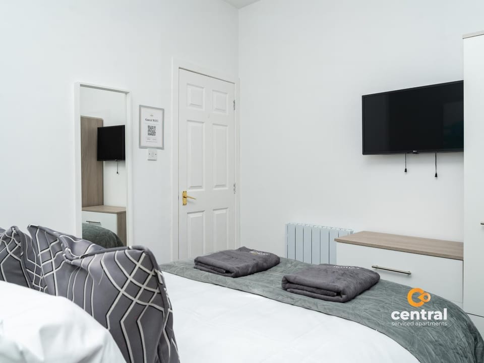 Trades Lane by CENTRAL SERVICED APARTMENTS - Cosy 1 Bedroom - Central Location - Walk Away from Waterfront - Walk Away to Bus & Train Station - Long Stays Welcome Apartment in Dundee