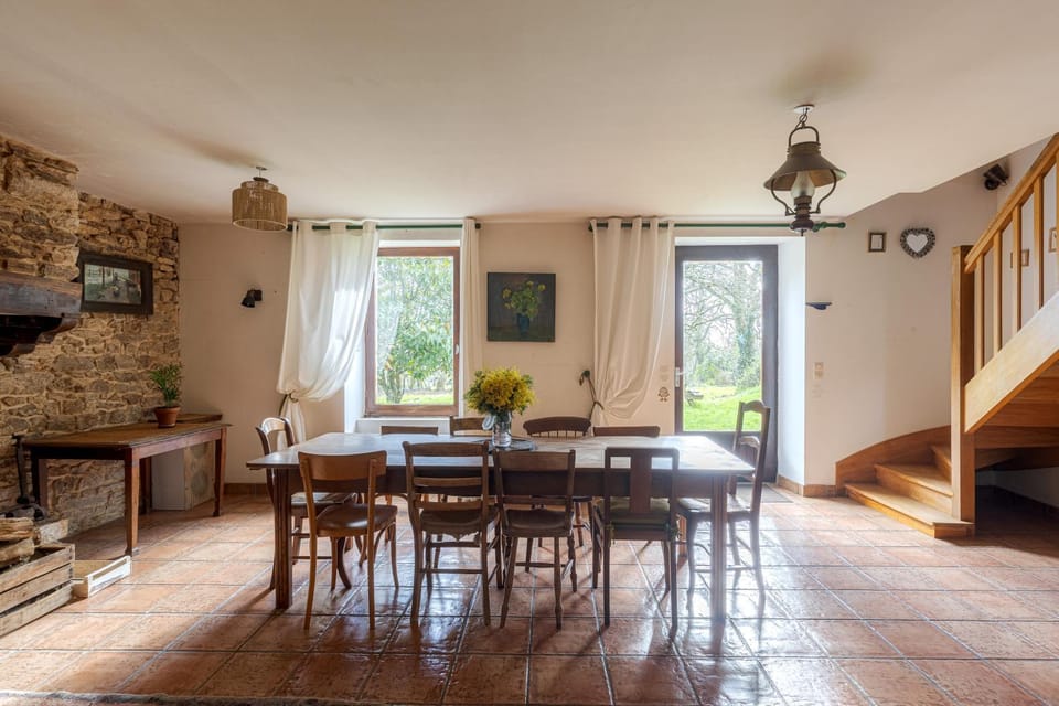 Seating area, Dining area