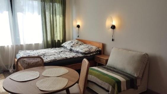 Bed, Photo of the whole room, Seating area, pet friendly, pet friendly