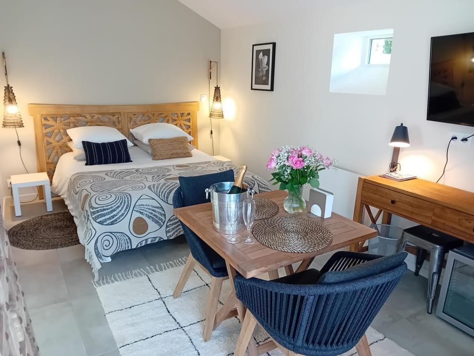 Seating area, Bedroom