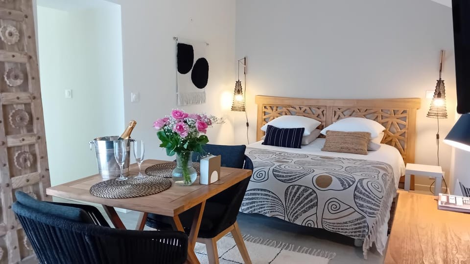Seating area, Bedroom